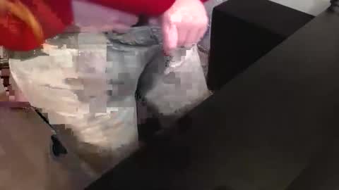 Elly online show from December 2, 1:50 pm