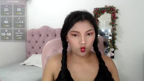 Elly online show from December 8, 6:39 pm