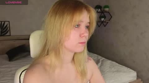 Snapshot of ellya_castro chatting on October 21, 12:55 am ellya_castro online show from October 21, 12:55 am
