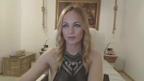 Snapshot of ellyadiamond chatting on February 3, 9:39 pm EllyaDiamond online show from February 3, 9:39 pm