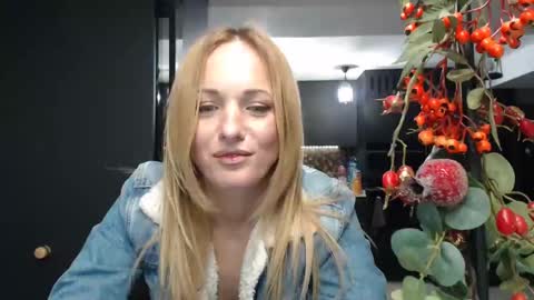 Snapshot of ellyadiamond chatting on February 7, 3:01 am EllyaDiamond online show from February 7, 3:01 am