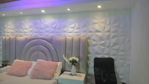 Snapshot of ellye_evans_ chatting on July 5, 11:17 am Ellye online show from July 5, 11:17 am