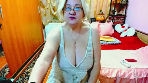 ellyhot53 online show from October 26, 3:18 pm