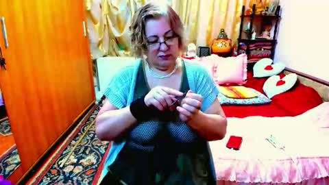 ellyhot53 online show from December 21, 3:41 pm