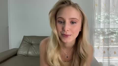 Snapshot of ellykeyofficial chatting on June 8, 7:36 pm ellykeyofficial online show from June 8, 7:36 pm