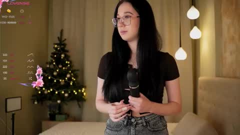 Snapshot of ellymury chatting on December 17, 3:07 pm Elly online show from December 17, 3:07 pm