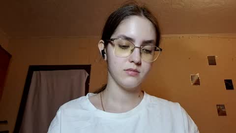 Kate online show from April 1, 2:36 pm