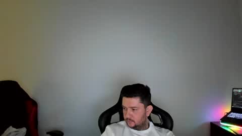 Snapshot of elmerfu chatting on January 29, 8:14 pm Elmer online show from January 29, 8:14 pm