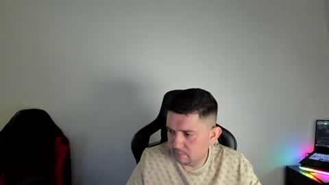 Snapshot of elmerfu chatting on February 4, 7:07 am Elmer online show from February 4, 7:07 am