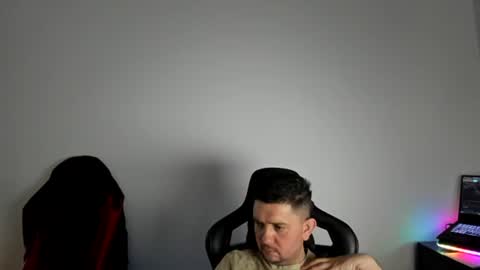 Snapshot of elmerfu chatting on February 7, 10:19 am Elmer online show from February 7, 10:19 am