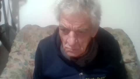 Snapshot of elmo191271 chatting on January 11, 3:44 am elmo191271 online show from January 11, 3:44 am