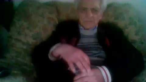 Snapshot of elmo191271 chatting on February 2, 12:48 pm elmo191271 online show from February 2, 12:48 pm