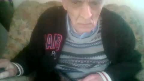 Snapshot of elmo191271 chatting on February 5, 11:04 am elmo191271 online show from February 5, 11:04 am