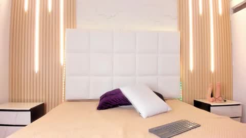 elody_rousse online show from February 4, 12:22 pm