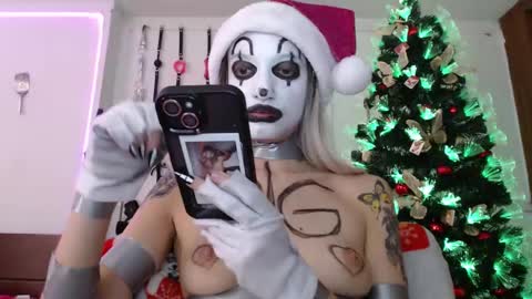 Chelsea  Please help me to reach 100 thumbs up online show from December 31, 9:50 pm