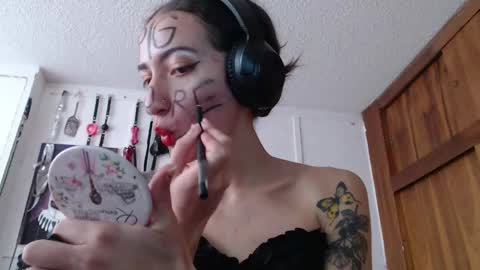 Chelsea  Please help me to reach 100 thumbs up online show from January 8, 9:55 pm