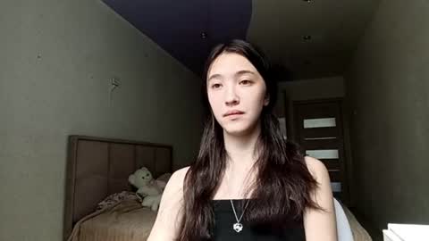 Snapshot of elouisevallian chatting on July 6, 2:08 am Elara online show from July 6, 2:08 am