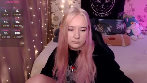 Snapshot of elovinora chatting on December 2, 6:54 pm Ela give me a thumbs up if you like it and this is important for the development of the account online show from December 2, 6:54 pm