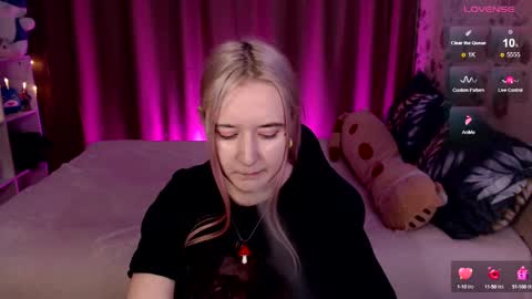 Snapshot of elovinora chatting on December 18, 10:02 pm Ela give me a thumbs up if you like it and this is important for the development of the account online show from December 18, 10:02 pm