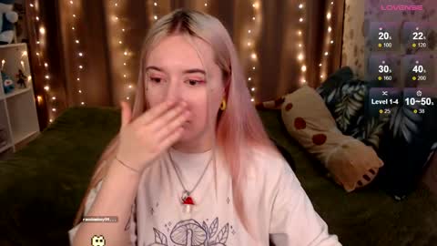 Snapshot of elovinora chatting on January 3, 8:01 pm Ela give me a thumbs up if you like it and this is important for the development of the account online show from January 3, 8:01 pm