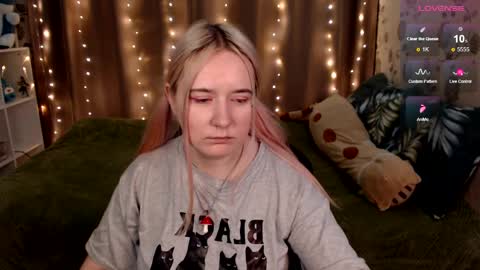 Snapshot of elovinora chatting on January 3, 11:01 pm Ela give me a thumbs up if you like it and this is important for the development of the account online show from January 3, 11:01 pm