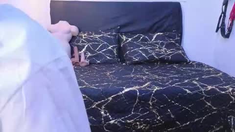 elowen_halley1 online show from November 9, 7:34 pm