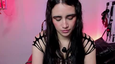 elowen_halley1 online show from March 19, 6:01 pm