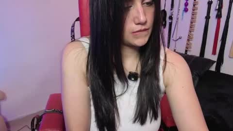 elowen_halley1 online show from April 16, 5:58 pm