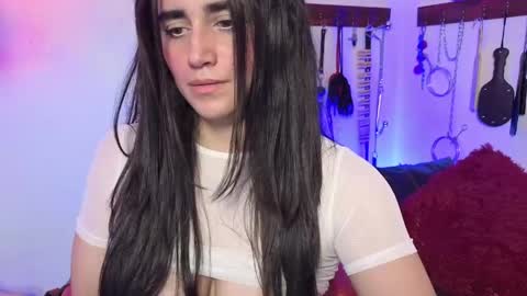 elowen_halley1 online show from May 26, 7:10 pm