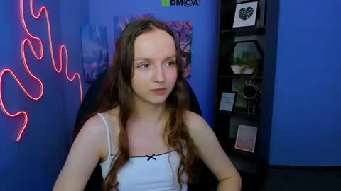 Snapshot of elsaa_snow chatting on June 19, 11:03 am Elsa online show from June 19, 11:03 am