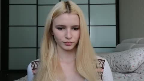 Snapshot of elsafawn chatting on October 4, 10:57 am elsa online show from October 4, 10:57 am