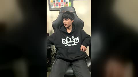 elsanti9q online show from February 18, 7:04 am