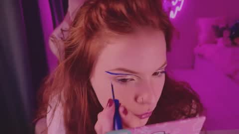 Snapshot of elsie_ginger chatting on December 14, 11:56 pm Elsie online show from December 14, 11:56 pm