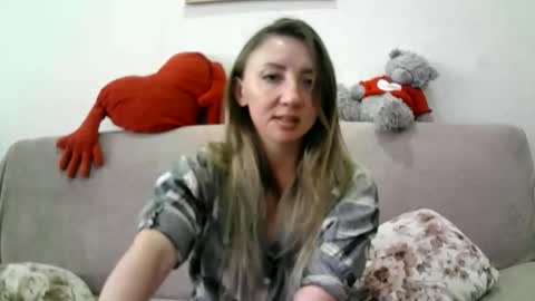 Snapshot of elvinasweet chatting on September 19, 6:15 am ElvinaSweet online show from September 19, 6:15 am
