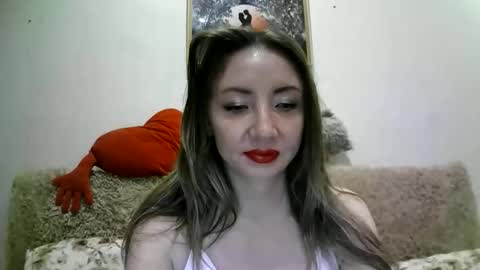 Snapshot of elvinasweet chatting on October 16, 2:01 am ElvinaSweet online show from October 16, 2:01 am