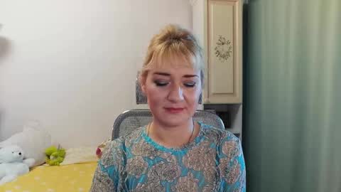 Snapshot of elviraforyou chatting on December 4, 7:28 am Elvira online show from December 4, 7:28 am