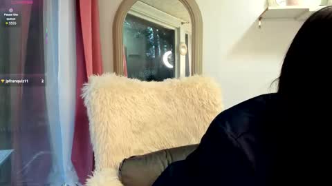 elyarose_ online show from February 9, 6:17 am