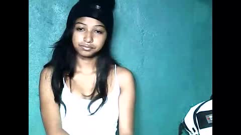 elynah195043 online show from May 20, 6:19 am