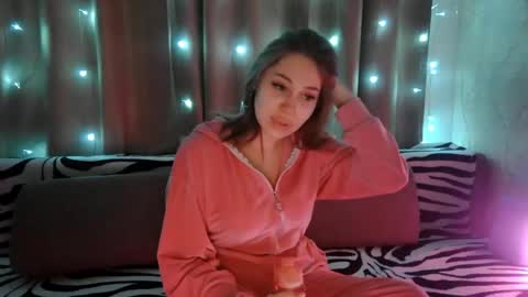 Monica online show from April 4, 3:20 pm