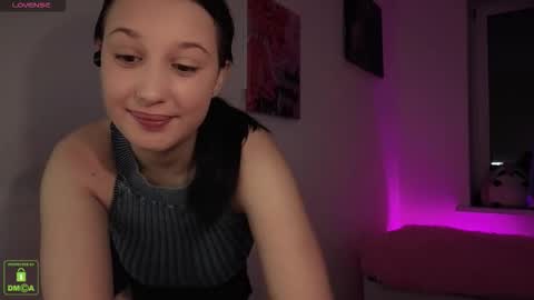 Em1l1a online show from October 17, 8:11 pm