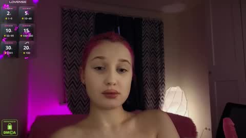 Em1l1a online show from November 10, 1:54 pm