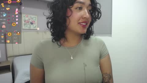 Snapshot of ema_saenz chatting on December 26, 8:32 pm Ema online show from December 26, 8:32 pm