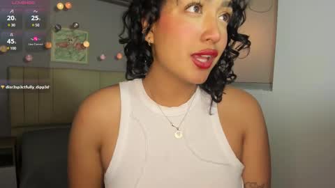 Snapshot of ema_saenz chatting on February 18, 7:30 pm Ema online show from February 18, 7:30 pm