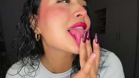 Snapshot of ema_saenz chatting on April 10, 3:12 am Ema online show from April 10, 3:12 am