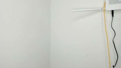 Snapshot of ema_saenz chatting on April 15, 11:16 pm Ema online show from April 15, 11:16 pm