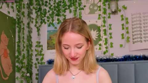 Snapshot of emacalim_ chatting on January 6, 1:04 pm Emma online show from January 6, 1:04 pm