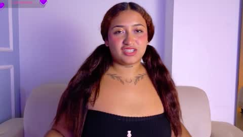 Snapshot of emagreen_ chatting on December 13, 8:04 pm Emma online show from December 13, 8:04 pm