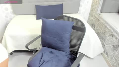 Snapshot of emahills__axelrose chatting on September 13, 10:31 pm emahills__axelrose online show from September 13, 10:31 pm