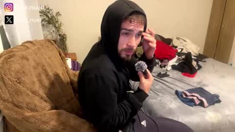 emanuell___ online show from April 27, 12:52 am