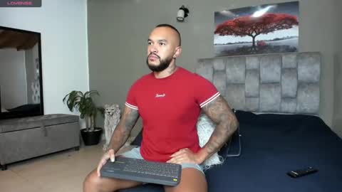 Snapshot of emanuelspencer chatting on February 11, 11:54 am emanuelspencer online show from February 11, 11:54 am